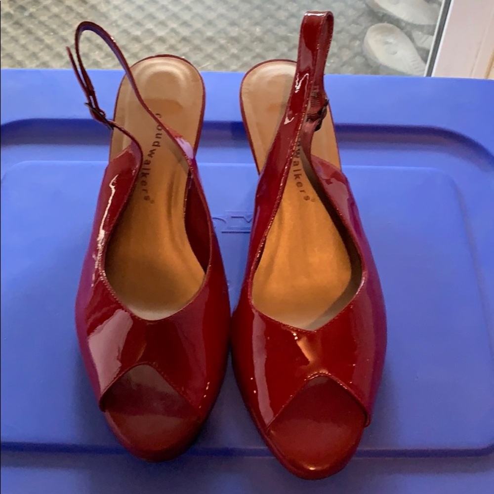 NEW Cloudwalkers by Avenue Red Sandal 11W